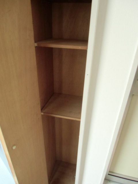 Entrance. It is a cupboard with!