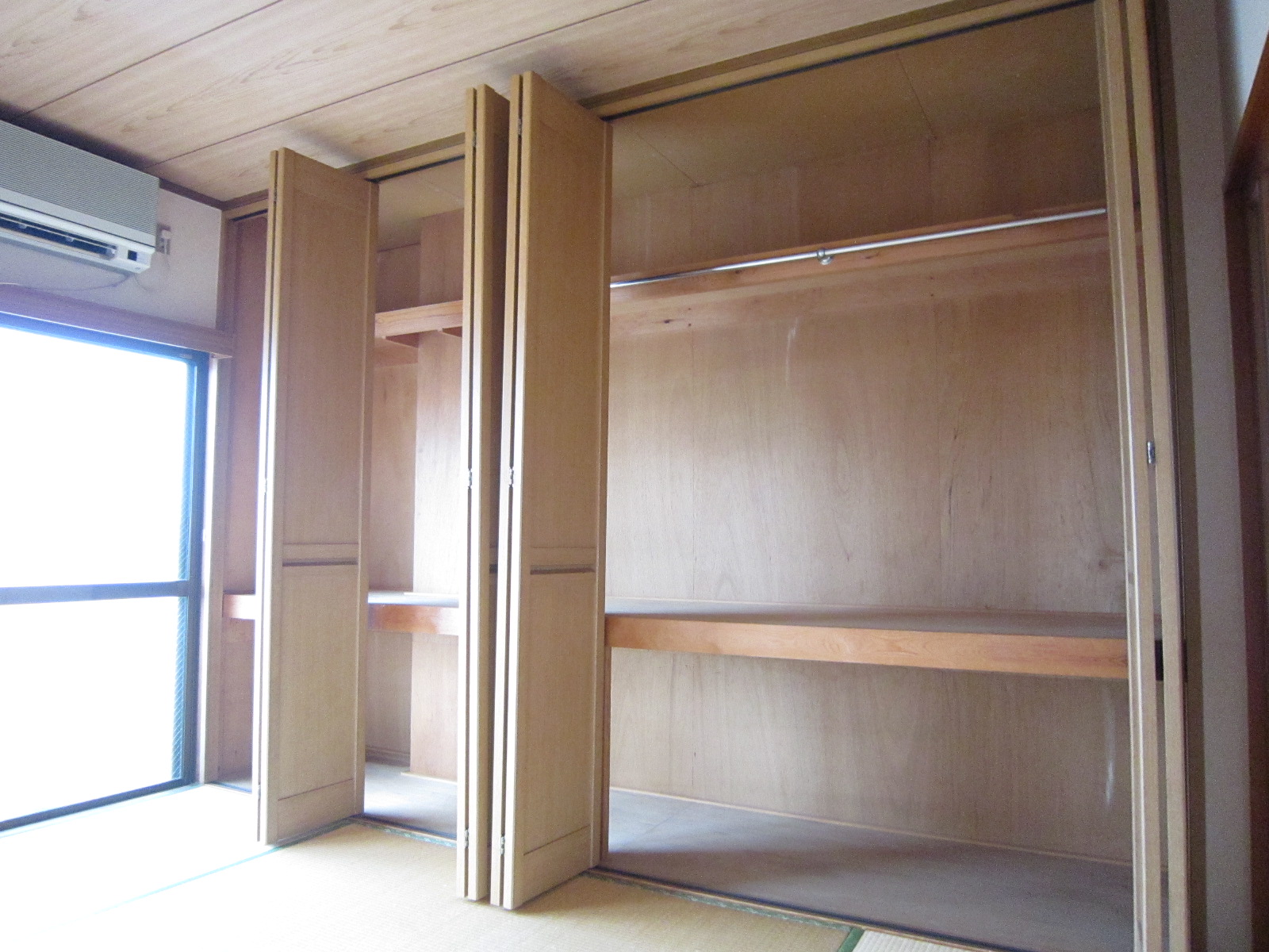 Receipt. Spacious storage