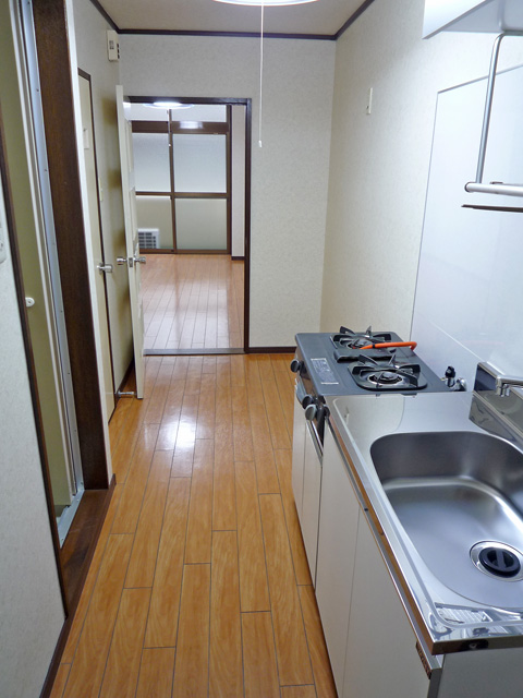 Kitchen. Kitchen side