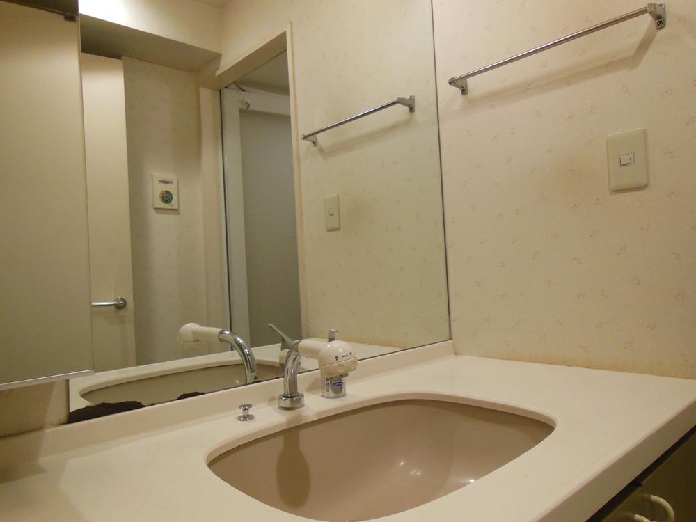 Wash basin, toilet. Indoor (April 2013) Shooting