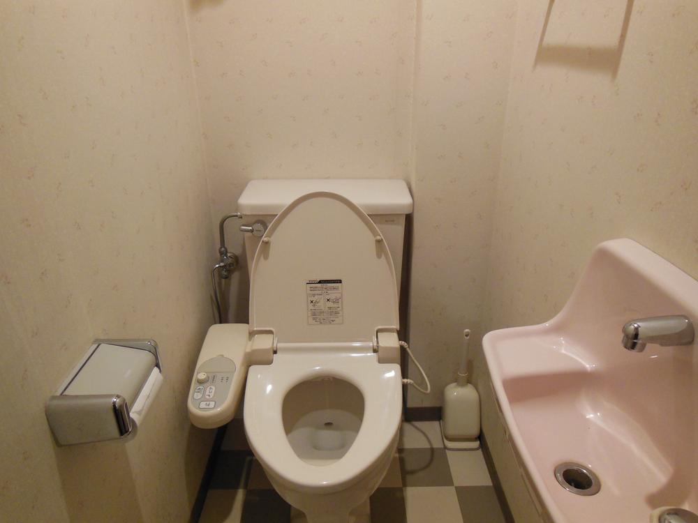 Toilet. Indoor (April 2013) Shooting