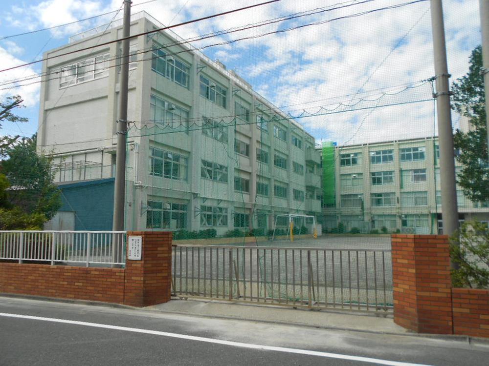 Junior high school. 488m to Edogawa Ward Koiwa first junior high school
