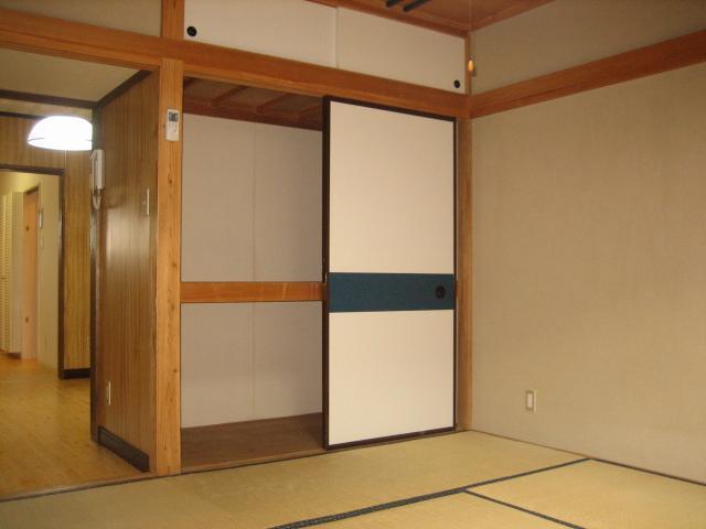 Living and room. Japanese-style room (same type)