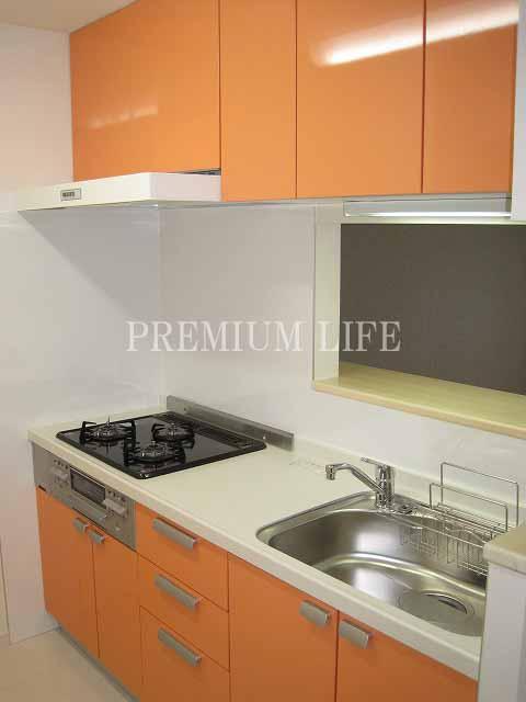 Kitchen.  [kitchen] Adopt the easy to take counter kitchen of communication.