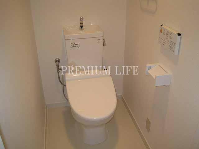 Toilet.  [toilet] Comfortably available in the renovation already.