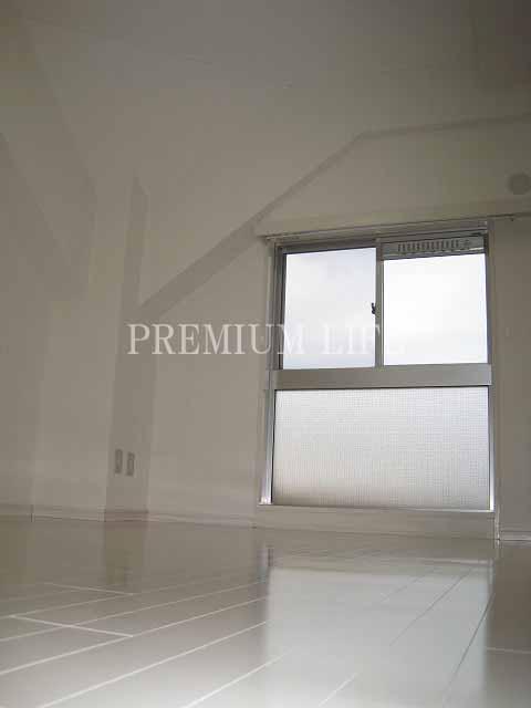 Non-living room.  [6.6 Pledge of Western-style] There is a window on the east side. Lighting of the room is adopted LED lighting.