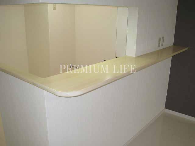 Kitchen.  [Kitchen countertop] Also available in the bar-style put the stool.