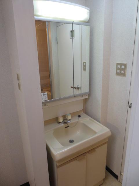 Washroom. Independent wash basin