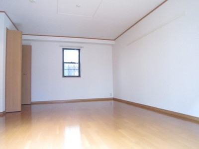 Living and room. 13.7 Pledge of spacious Western-style