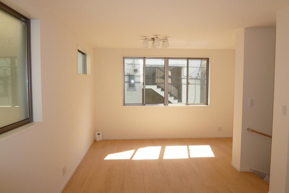 Same specifications photos (living). Same specifications