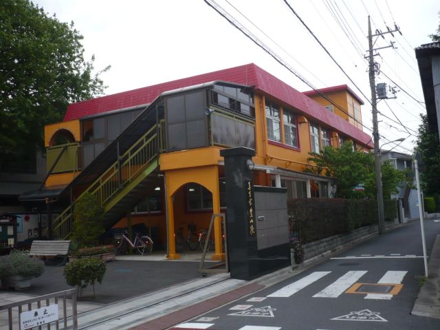 kindergarten ・ Nursery. Shishibone nursery school (kindergarten ・ 440m to the nursery)