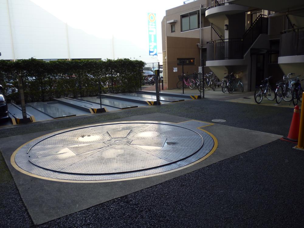 Parking lot. Common areas On-site parking