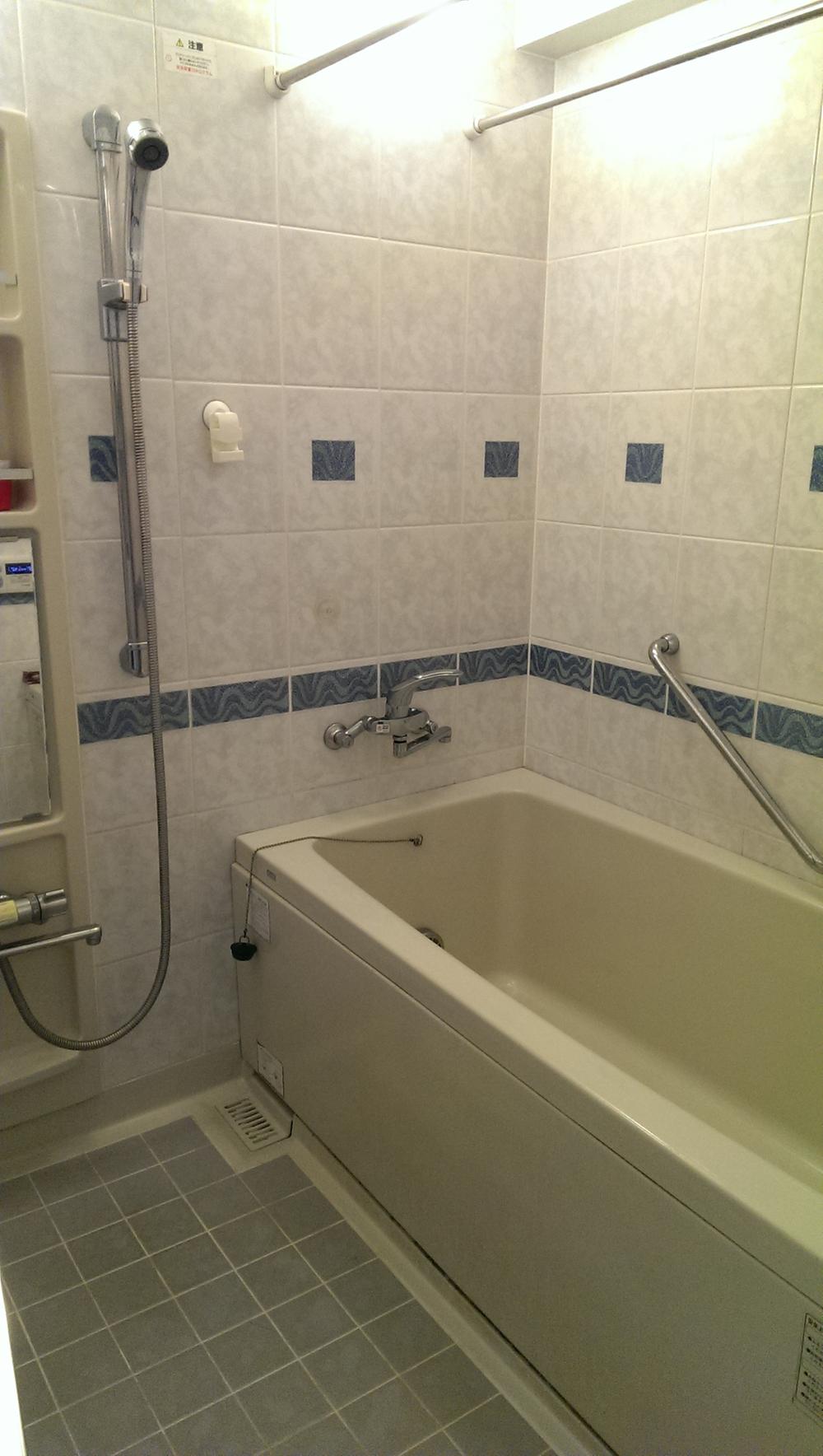 Bathroom. Indoor (12 May 2013) Shooting