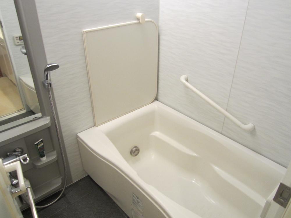 Bathroom. It is a bathroom that went house-cleaning on December 4. Low-floor unit bus with a ventilation dryer!
