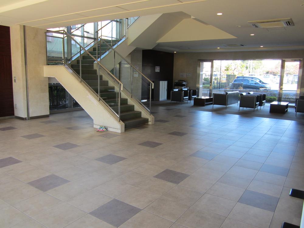 lobby. Escort Lobby. The middle of the stairs guest ・ Continue to shared facilities such as a children's room and a party saloon.