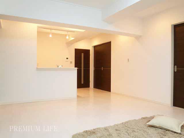 Living.  [living] Interior of white group color. There is a feeling of cleanliness.