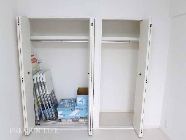 Receipt.  [closet] It was maintained at firmly storage space in each room.