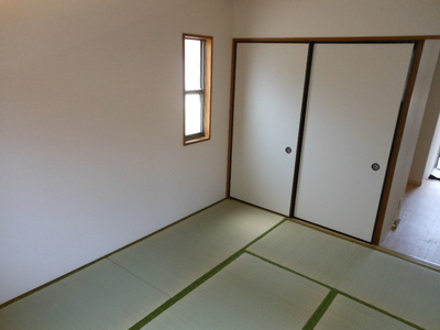 Living and room. It comes with a window for the corner room