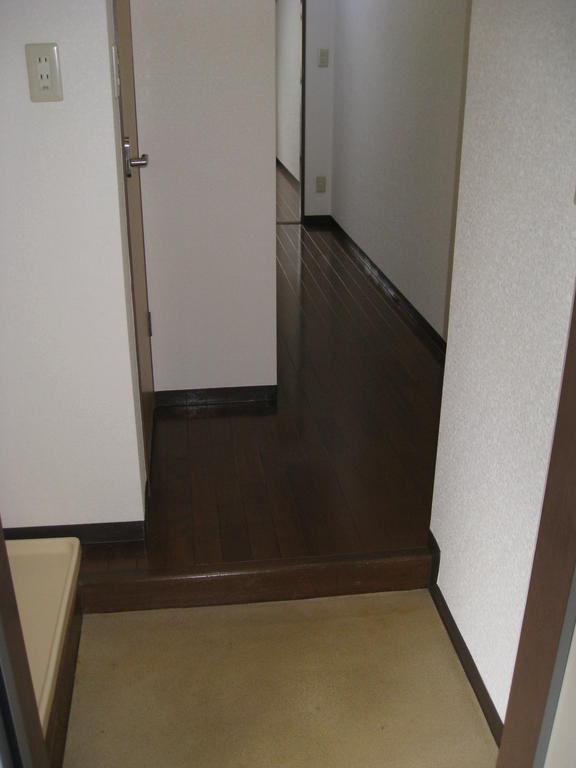 Entrance. Entrance ・ Corridor