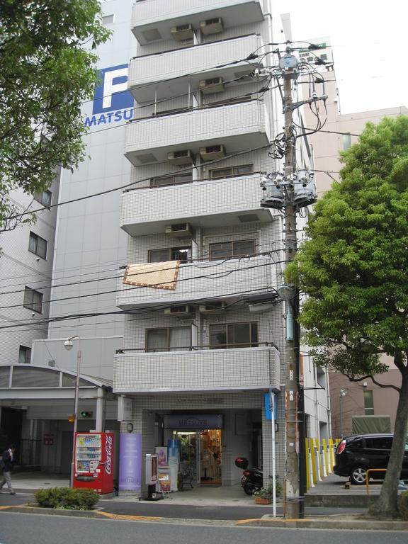 Building appearance. Nishi-Kasai Station 3-minute walk Paste appearance tile