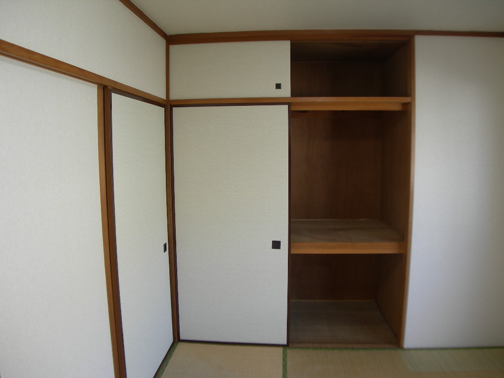 Receipt. Japanese-style room closet