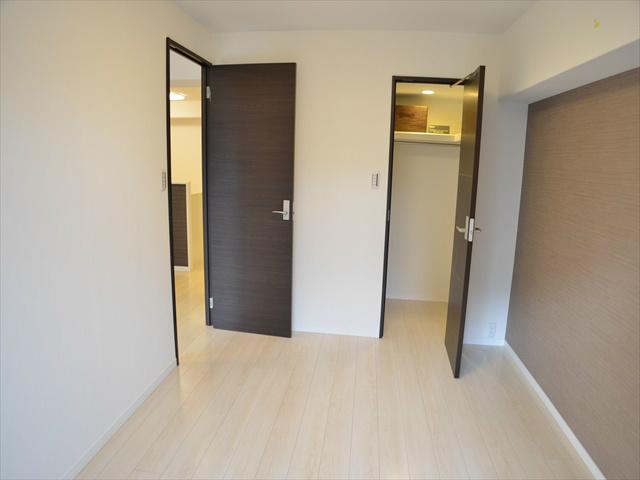 Non-living room. Housed leave