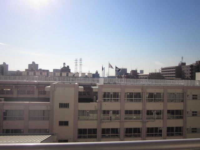 View photos from the dwelling unit. View from the site (November 2013) Shooting