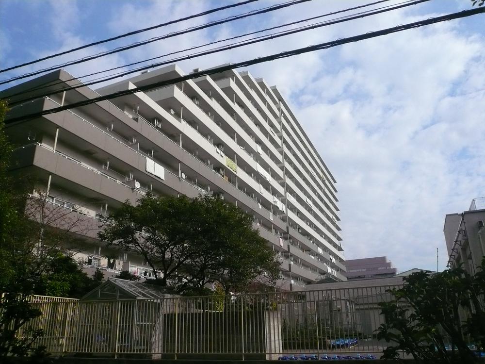 Local appearance photo. Local (11 May 2013) Shooting Day is a good. Heisei bathroom on 24 November, We exchange water heater.