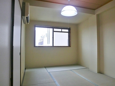 Living and room. 6 is a Pledge of Japanese-style room.
