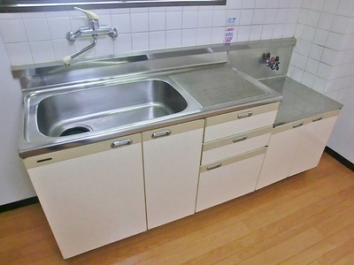 Kitchen. Two-burner stove is can be installed kitchen.