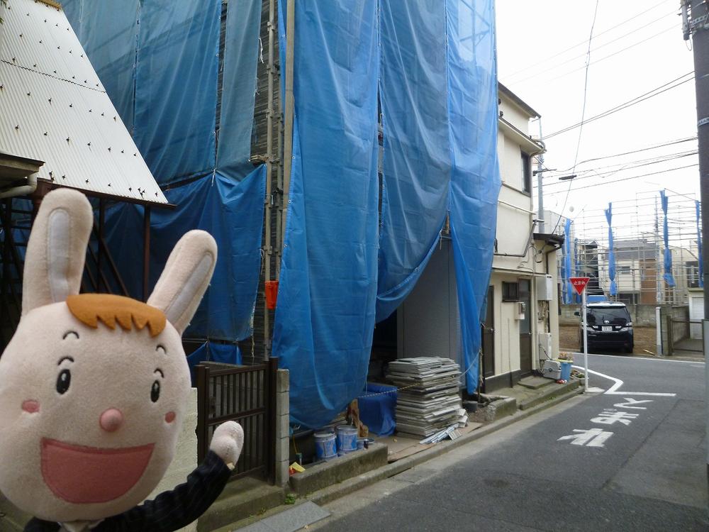 Local photos, including front road. Local (December 26, 2013) Shooting