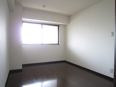 Other room space. 5.8 Pledge Western-style flooring