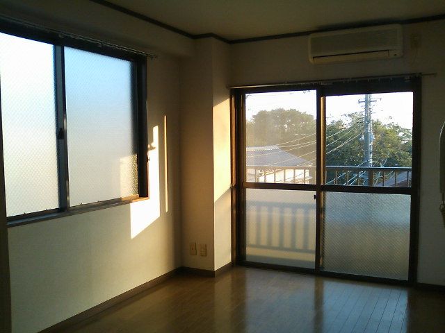 Living and room. East of Western-style.