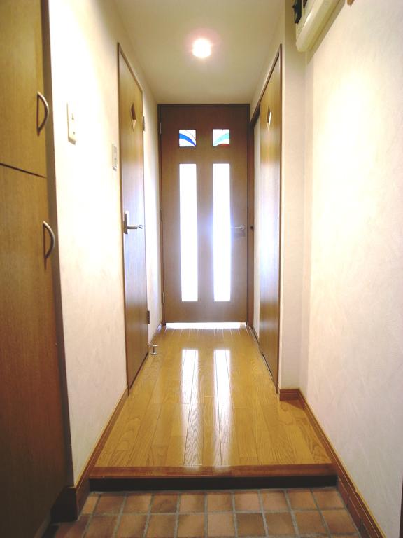 Entrance. With shoe box