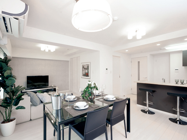 Living.  [living ・ dining] Brightness and airy, Pleasant living room everyday is obtained resonate with sensibility ・ Dining is.  ※ Following publication of the photo is all taken an apartment gallery (5 May 2013 ・ June) and what was. (Select Plan / Application deadline Yes ・ Free of charge) ※ Room amenities you can check in the apartment gallery. (Floor plan is different from the one of the current properties for sale)