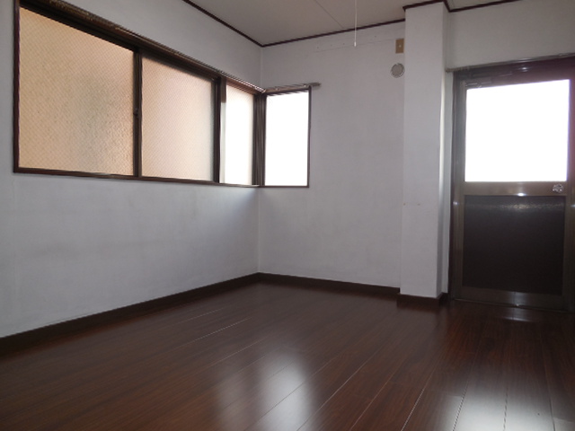 Living and room. Flooring brand new shiny