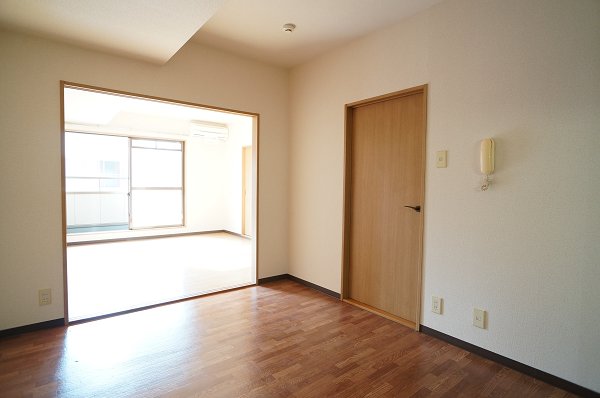 Living and room. DK ~ Western-style 8 quires state of