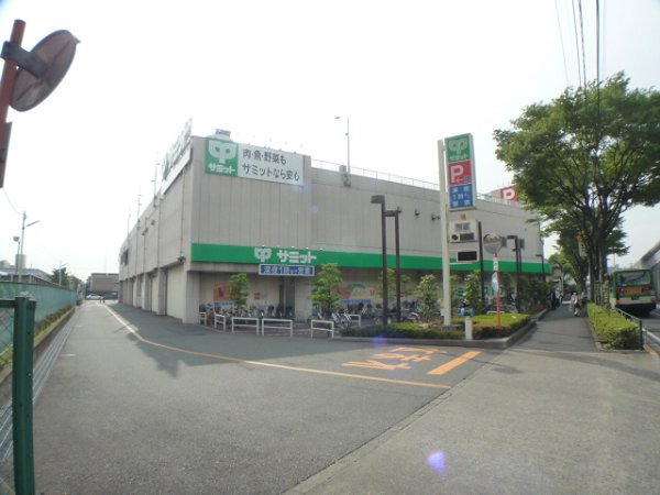 Supermarket. 800m to Summit (super)