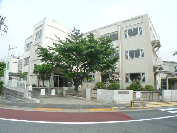 Primary school. Hon'isshoku up to elementary school (elementary school) 640m