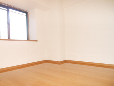 Living and room. 6.2 Pledge Western-style