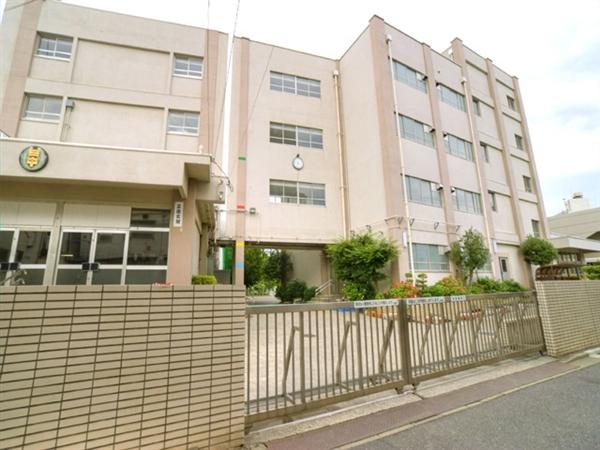 Junior high school. Komatsugawa 1262m to the third junior high school