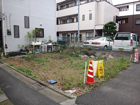 Local photos, including front road. Local (October 29 shooting)