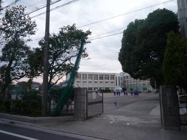 Junior high school. Koiwa 600m until the second junior high school