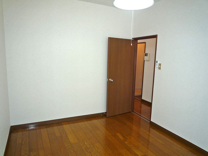 Other room space. Western-style room