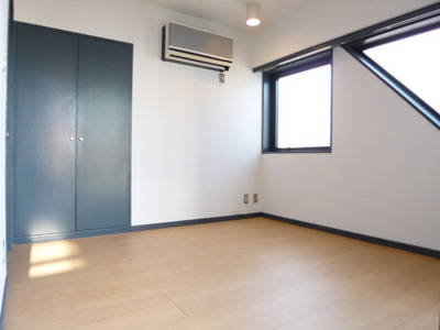 Living and room. Western-style 5.5