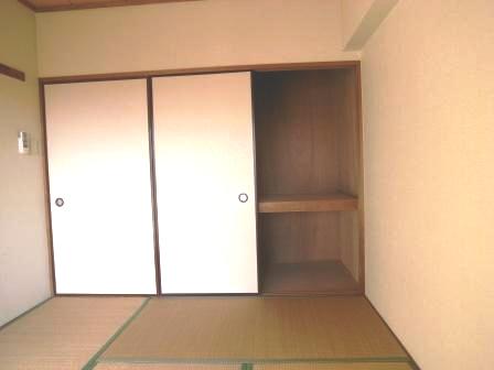 Living and room. Housed plenty of Japanese-style room