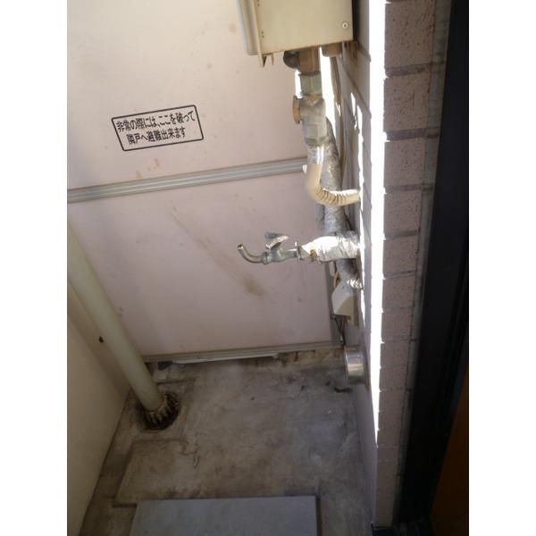 Balcony. Laundry Area (balcony)