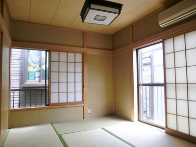 Living and room. Is a Japanese-style room of the top floor angle room dihedral daylight
