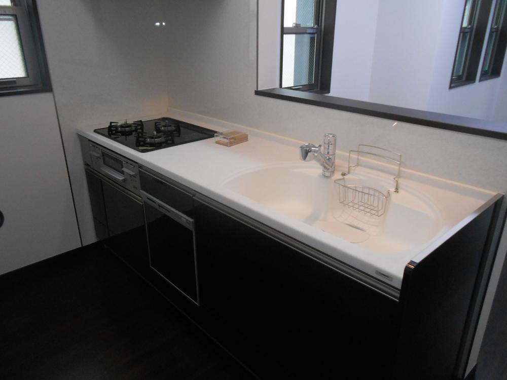 Kitchen. Indoor (12 May 2013) Shooting