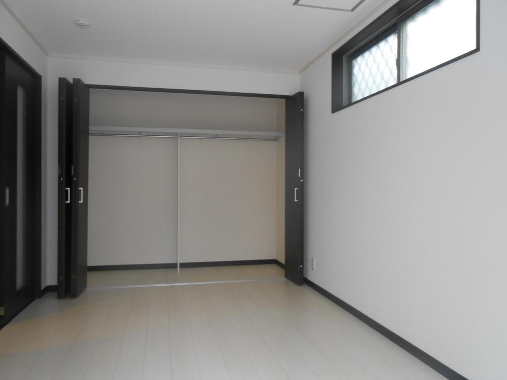 Non-living room. Indoor (12 May 2013) Shooting